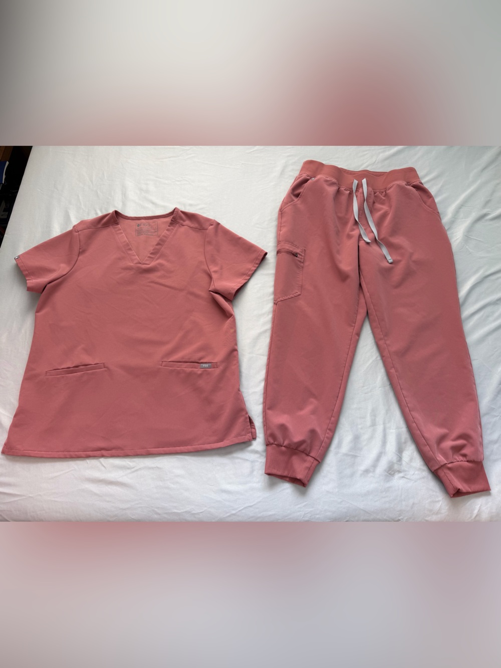 Figs Women's Mauve Casma Scrub Top & HW Zamora Jogger Set
